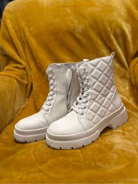 Women's Quilted White Combat Boots - Stylish Lace-Up Zip Boot
